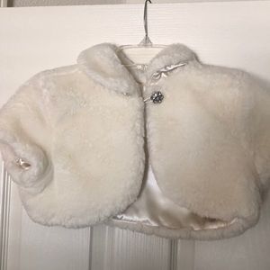 Girls Gymboree faux fur shrug. Good condition. (M)